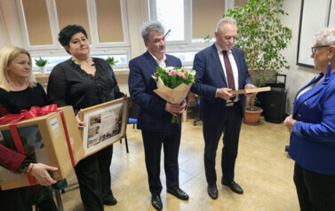 Podziękowanie za dotychczasową wsp&oacute;łpracę - zawodowej rodzinie zastępczej Państwu Halinie i Krzysztofowi Janik 1