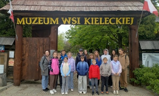 WYJAZD INTEGRACYJNO-EDUKACYJNY  DLA MŁODZIEŻY  DO TOKARNII ORAZ JASKINI RAJ